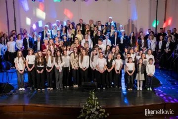Spektakl duhovne glazbe u Metkoviću: Prepuna dvorana i odu&scaron;evljena publika na koncertu 'Za srce i du&scaron;u'