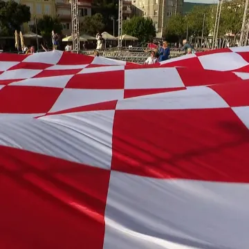 U Ameriku stigla najvatrenija zastava na svijetu! Evo &scaron;to za Mundijal spremaju hrvatski navijači