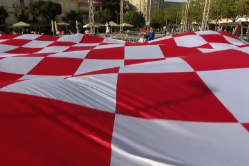 U Ameriku stigla najvatrenija zastava na svijetu! Evo &scaron;to za Mundijal spremaju hrvatski navijači