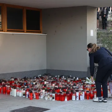 Građani na simboličan način odali počast ubijenom Luki i obitelji: 'Stvari treba mijenjati'