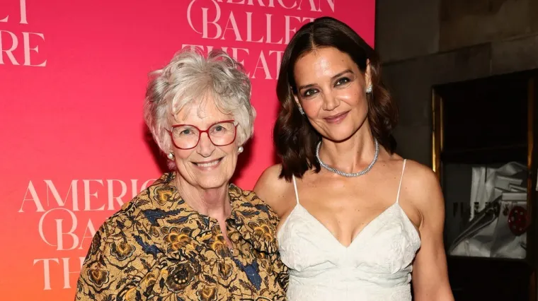 Katie Holmes nismo dugo vidjeli, a u dru&scaron;tvu majke izgledala je prekrasno