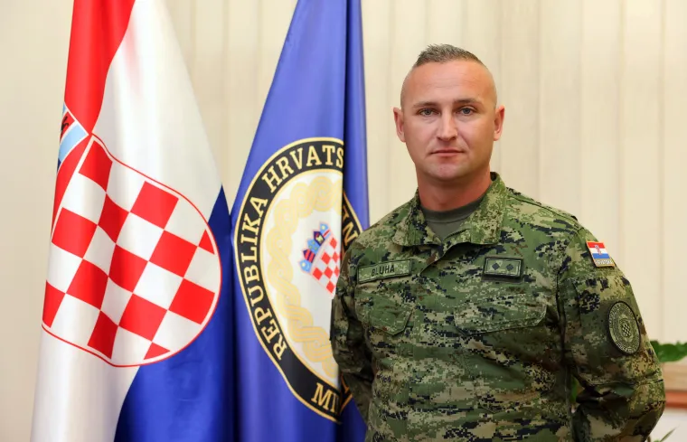 Vojnik Danijel spasio život mladom nogometa&scaron;u: Anu&scaron;ić mu uručio medalju