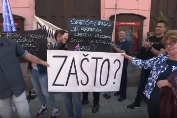 Suze u očima i zvižduci pred HNK-om: 'Ovo je postala strava! Udarili su na najosjetljivije'