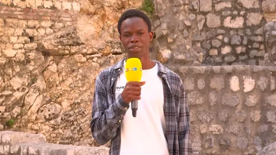 Upoznajte Nigerijca koji je osvojio dru&scaron;tvene mreže recitiranjem hrvatske poezije