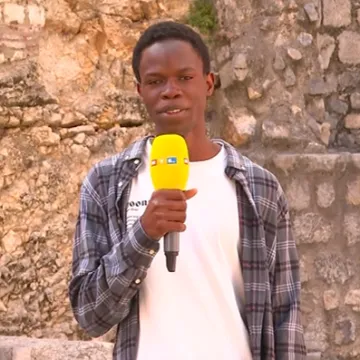 Upoznajte Nigerijca koji je osvojio dru&scaron;tvene mreže recitiranjem hrvatske poezije