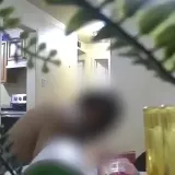 Zatekao je najmodavca kako nasred poda veseli neku damu te snimku proslijedio medijima i policiji