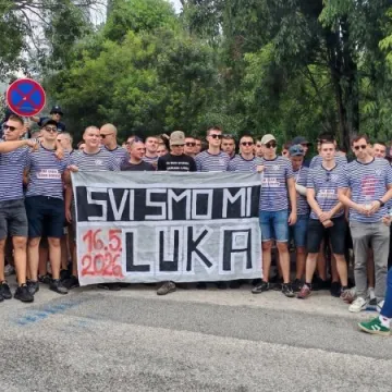 Najsretniji je dan u njihovim životima, ali nisu zaboravili Luku iz Drni&scaron;a...