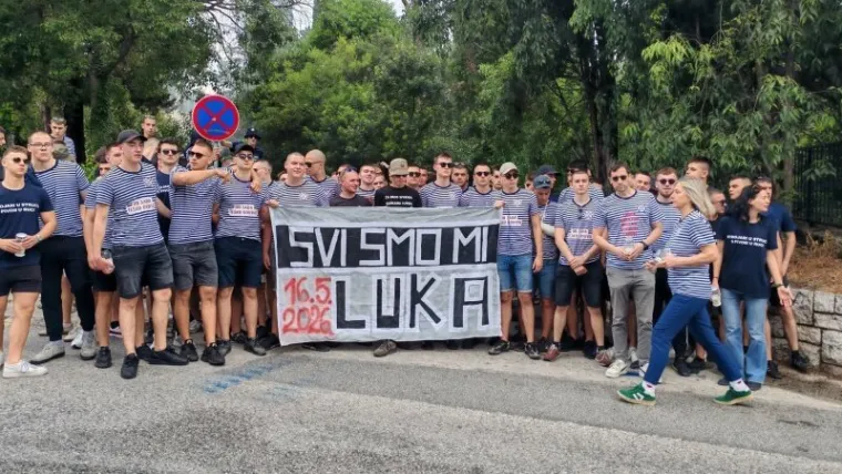 Najsretniji je dan u njihovim životima, ali nisu zaboravili Luku iz Drni&scaron;a...