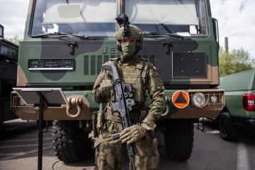 U poljuljanu NATO obitelj napokon stigla dobra vijest: Puno zagrljaja, poljubaca i osmijeha