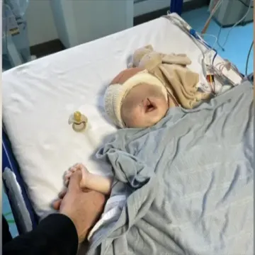 Na porodu otac počeo vri&scaron;tati, primalja protrnula u &scaron;oku: Dječak u Sloveniji spava otvorenih očiju