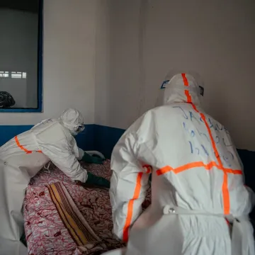 Raste broj mrtvih, smrtonosni virus se &scaron;iri na sprovodima: 'Svi se moraju mobilizirati'