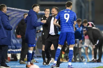 Dinamo na rasprodanom Maksimiru slavi dvostruku krunu
