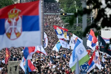 Veliki prosvjed trese Srbiju! Pogledajte dramatične scene iz Beograda, rijeke prosvjednika su ga blokirale