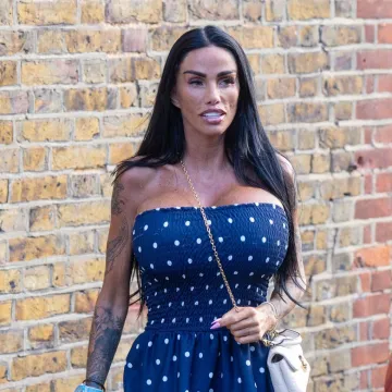 Misterij oko nestanka supruga Katie Price sve bizarniji: Otac tvrdi da je uhićen, ona tvrdi 'laž'