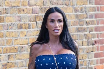 Misterij oko nestanka supruga Katie Price sve bizarniji: Otac tvrdi da je uhićen, ona tvrdi 'laž'