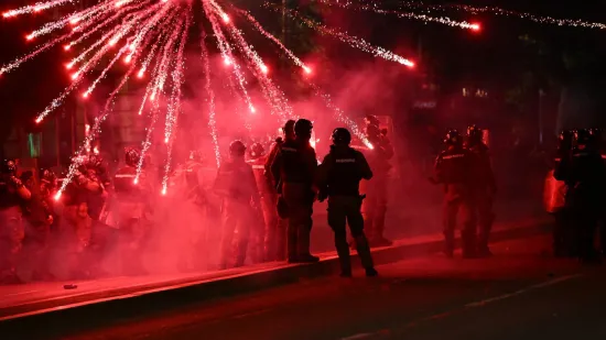 Kaos u Beogradu nakon velikog prosvjeda studenata: U Ćacilendu odjekuju eksplozije