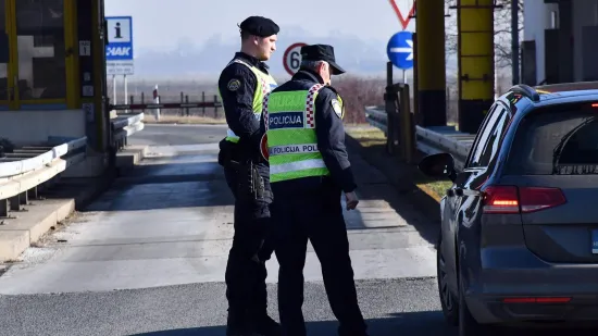 Policajci kod Karlovca ozlijedili mladića iz BiH: Napali ga na cesti pa izvrijeđali
