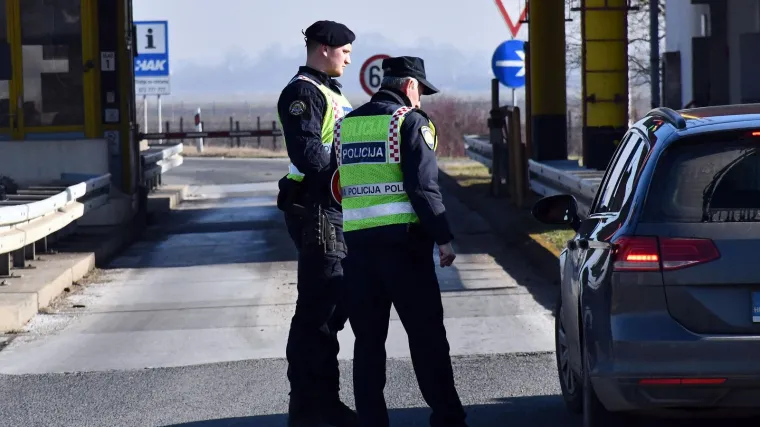 Policajci kod Karlovca ozlijedili mladića iz BiH: Napali ga na cesti pa izvrijeđali
