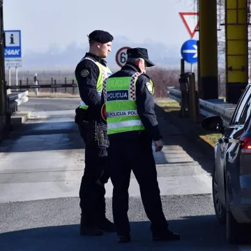 Policajci kod Karlovca ozlijedili mladića iz BiH: Napali ga na cesti pa izvrijeđali