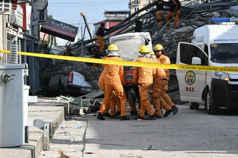 Užasne scene sa Filipinima: Uru&scaron;ila se vi&scaron;ekatnica, deseci zatrpanih, psi tragaju za preživjelima