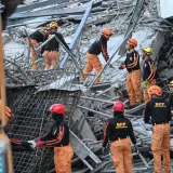 Užasne scene sa Filipinima: Uru&scaron;ila se vi&scaron;ekatnica, deseci zatrpanih, psi tragaju za preživjelima