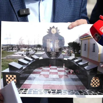 Uklonjen spomenik HVO-u kod Dervente, Stanivuković objavio fotografije i poručio: 'Vi&scaron;e ne stoji'