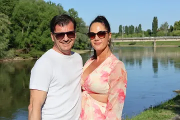 Sunčan dan izmamio &scaron;etače van, a posebnu pažnju plijenila je zgodna brineta u cvjetnoj haljini