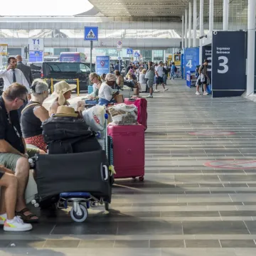 Drama na letu iznad Jadrana: Avion naglo promijenio smjer zbog prijenosnog punjača, putnici zbrinuti u Rimu