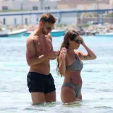 Rakitići u kupaćim izdanjima najavili početak ljeta, a Raquel odu&scaron;evila isklesanom figurom