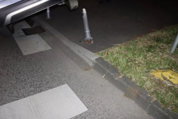 Vozačica sletjela s ceste pa zavr&scaron;ila na stupićima, policija objavila fotografije