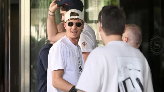 Pogledajte pilu u kojoj je Vatreni stigao na okupljanje! Pažnju privukao i autobus reprezentacije