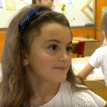 Robot sa &scaron;est ruku &scaron;i&scaron;a, boji kosu i razgovara s mu&scaron;terijama: Ovo je genijalna ideja Glorije (7)