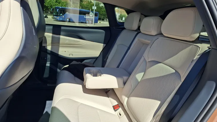 Ozbiljno dobar SUV! Vozili smo auto koji ima sve: Tehnologiju, snagu i 1100 km dometa