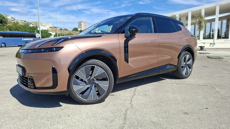 Ozbiljno dobar SUV! Vozili smo auto koji ima sve: Tehnologiju, snagu i 1100 km dometa