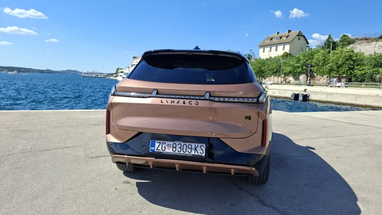 Ozbiljno dobar SUV! Vozili smo auto koji ima sve: Tehnologiju, snagu i 1100 km dometa