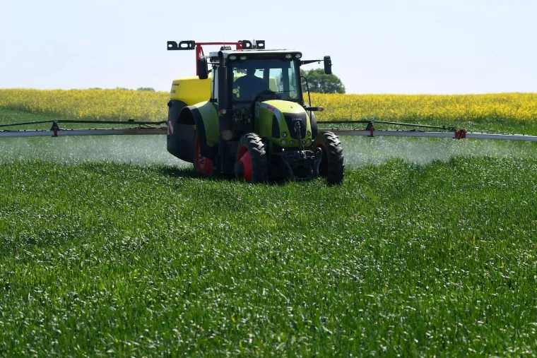 Pesticidi s crnog trži&scaron;ta zavr&scaron;avali na poljima: Otkrivamo koliko hrane pada na testovima