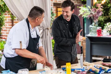 Chef Tomislav &Scaron;piček i Matija Kačan pripremaju premium BBQ za istinske gurmane