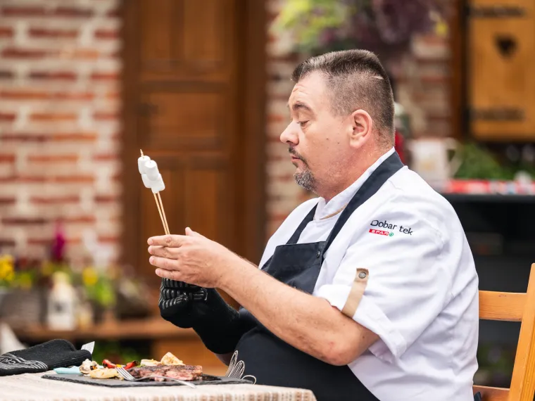 Chef Tomislav &Scaron;piček i Matija Kačan pripremaju premium BBQ za istinske gurmane