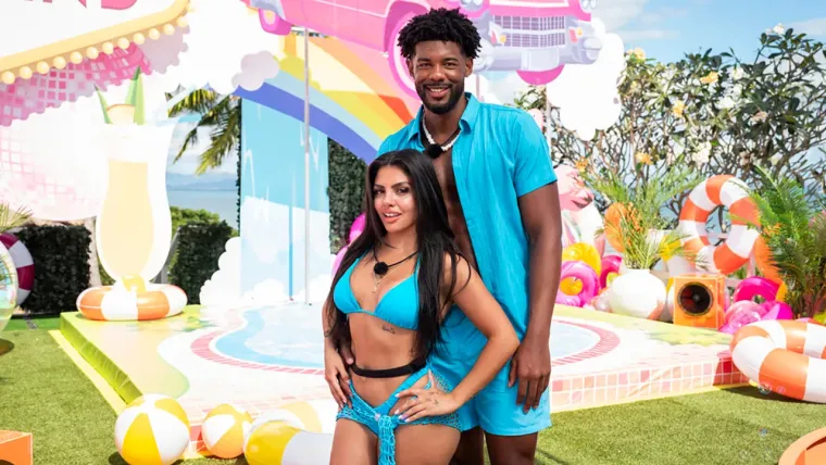 Viralna zvijezda 'Love Islanda' Huda Mustafa objavila debitantski singl 'Bad girls'