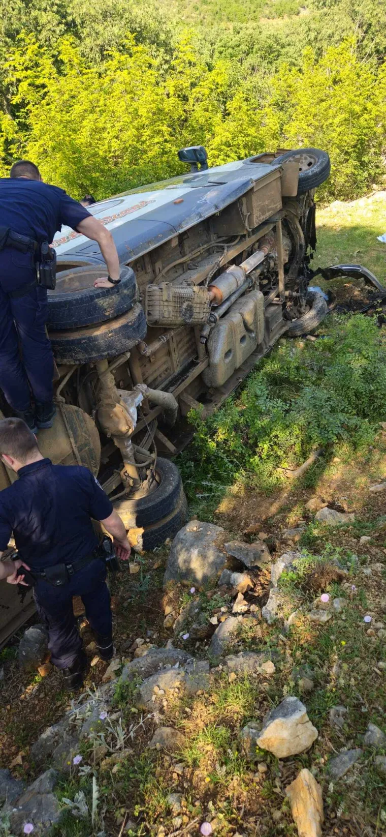 Ovo je autobus u kojem su bila djeca: Donosimo snimke s mjesta nesreće kod Obrovca