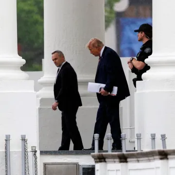 Trump se ruga Bidenu i tvrdi da je savr&scaron;enog zdravlja: 'Hodam polako da ne padnem'