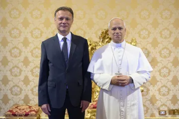 Pazite &scaron;to je Jandroković poklonio Papi: 'Lijepa simbolika, vjerujem da ga je radovalo'