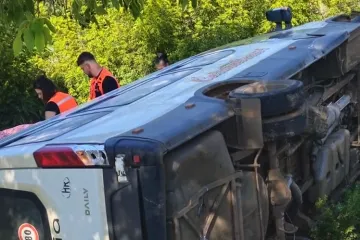 Doznajemo stanje djevojčica iz minibusa koji je sletio s ceste: Uzrok nesreće se jo&scaron; utvrđuje
