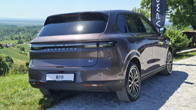 Ovaj SUV je za sve one koji se boje utičnice: Nudi električnu vožnju bez stresa