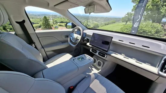 Ovaj SUV je za sve one koji se boje utičnice: Nudi električnu vožnju bez stresa