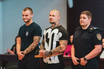 Izbo ga nožem pa poku&scaron;ao pobjeći u njegovoj odori: Maneken dobio 22 godine zatvora za poku&scaron;aj ubojstva