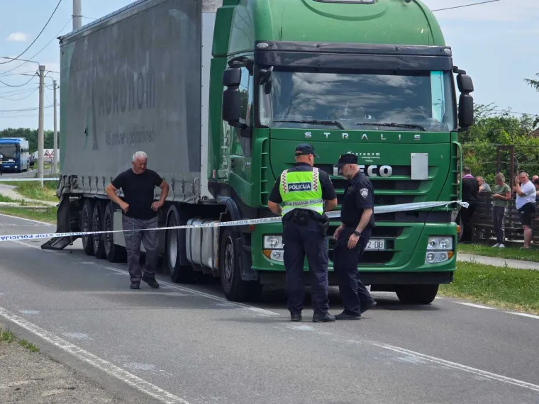 Potresni prizori tragedije u Slavoniji: Vozač traktora poginuo pred vlastitom kućom