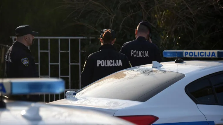 Pijana vozačica (50) pretjecala preko pune crte pa skrivila nesreću Kod Umaga