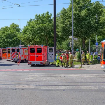 Sudarili se gradski vlakovi, hitne službe na terenu: Najmanje deset ozlijeđenih