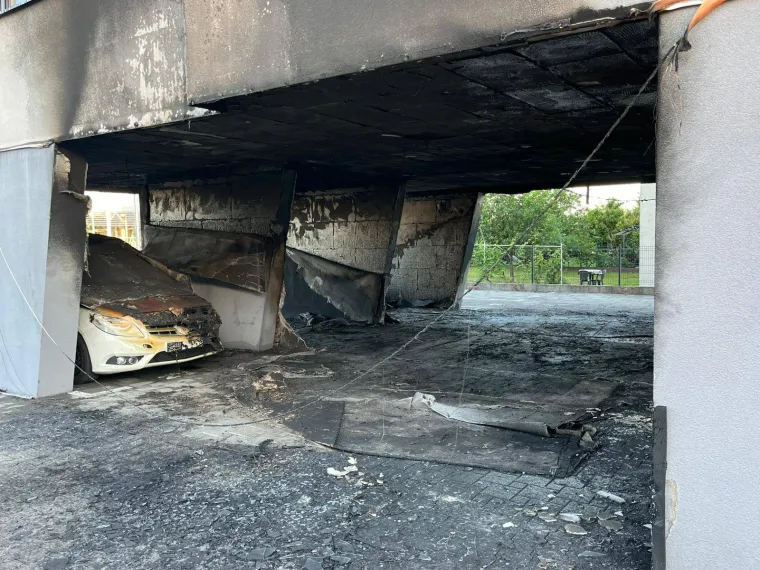 Vatra progutala luksuzni Lamborghini i jo&scaron; tri vozila: Zapalio se kontejner uz zgradu